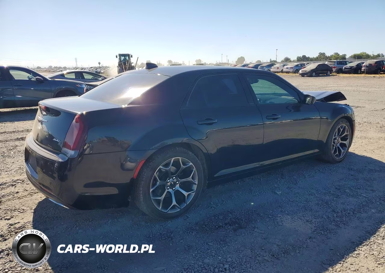 2015 Chrysler 300 S VIN:2C3CCABG4FH922560 - 3