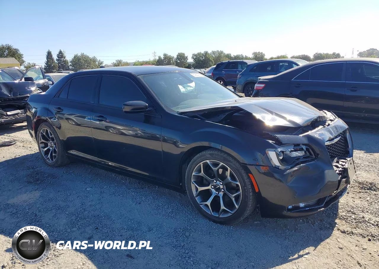 2015 Chrysler 300 S VIN:2C3CCABG4FH922560 - 4
