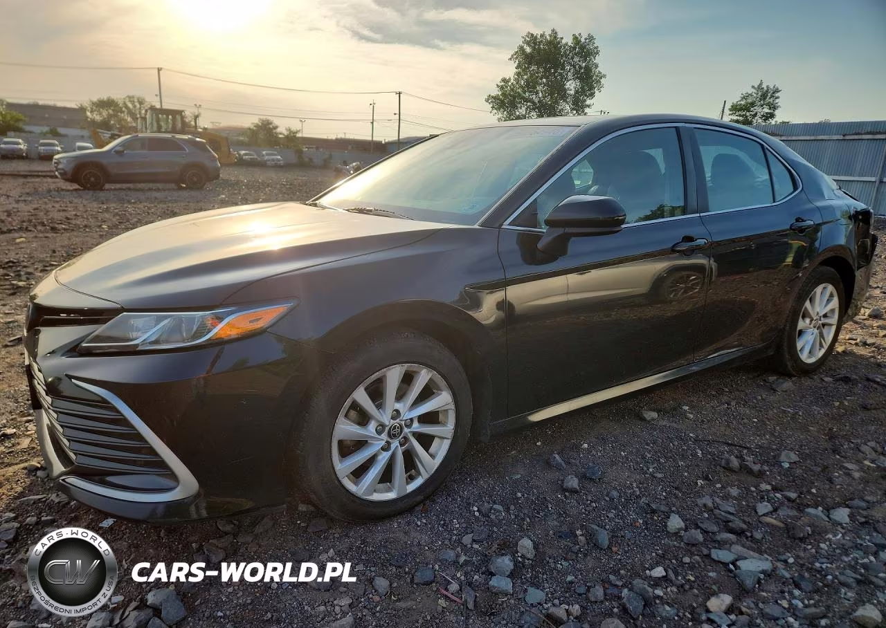 2021 Toyota Camry Le – zdjęcie 1 z 12