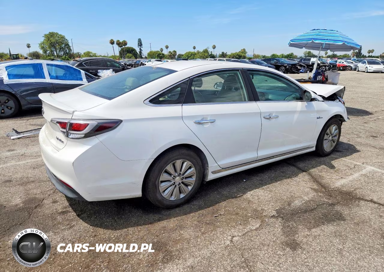 2016 Hyundai Sonata Hybrid Se VIN:KMHE24L12GA026143 - 3