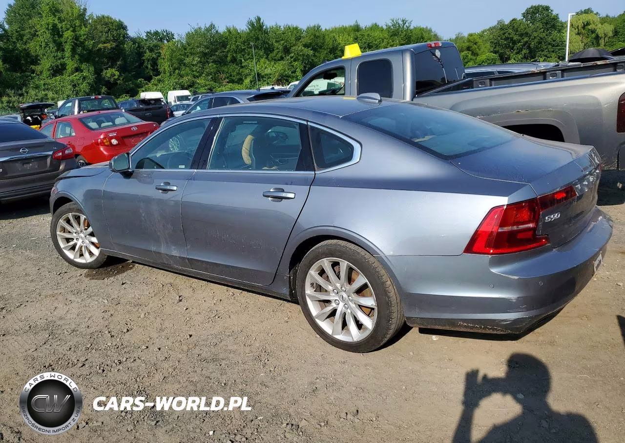 2018 Volvo S90 T6 Momentum VIN:LVY992MK8JP020423 - 2