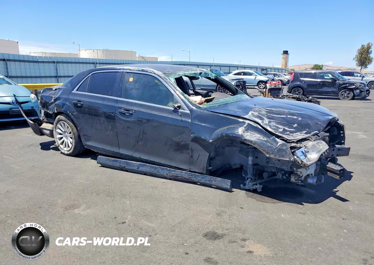 2014 Chrysler 300 VIN:2C3CCAAG5EH163076 - 4