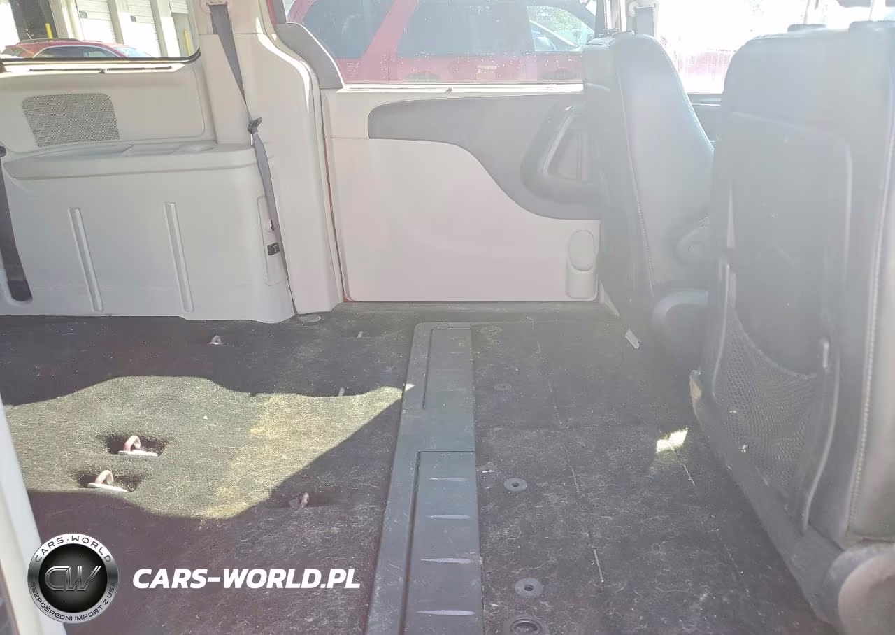 2016 Chrysler Town & Country Touring L VIN:2C4RC1CG0GR100886 - 11