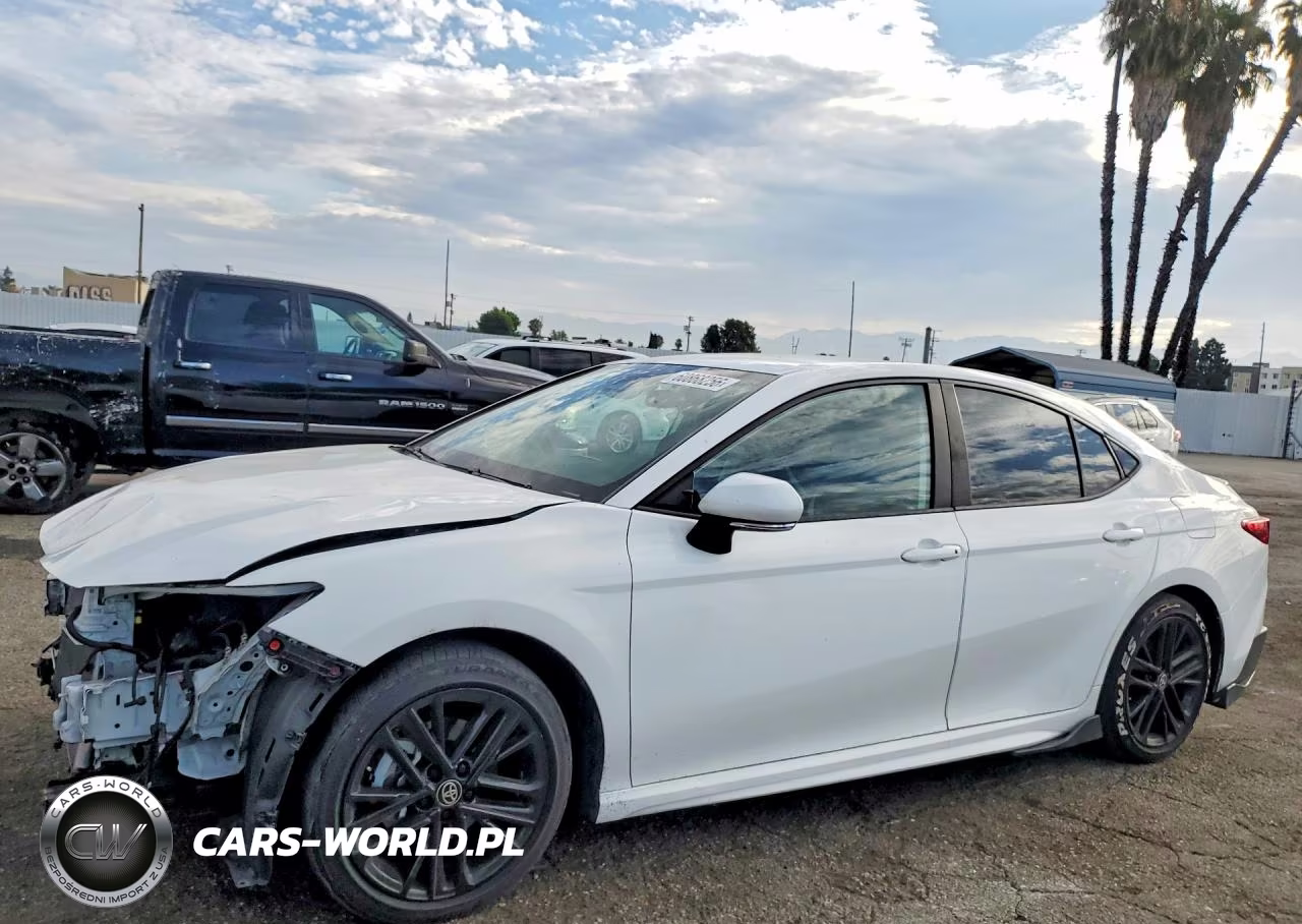 2025 Toyota Camry Se – zdjęcie 1 z 13