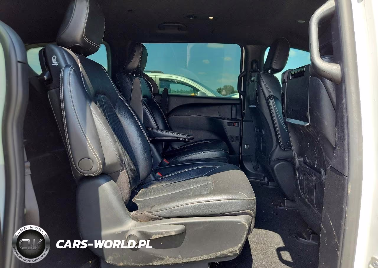 2022 Chrysler Pacifica Hybrid Touring L VIN:2C4RC1L7XNR199911 - 11