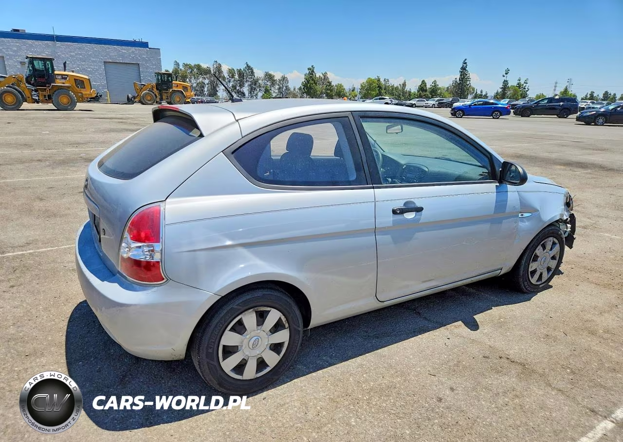 2007 Hyundai Accent Gs VIN:KMHCM36C67U030302 - 3