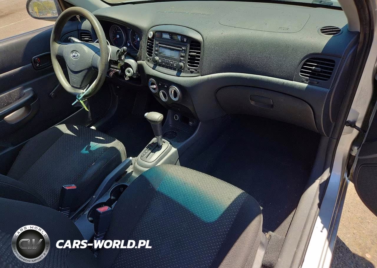 2007 Hyundai Accent Gs VIN:KMHCM36C67U030302 - 8