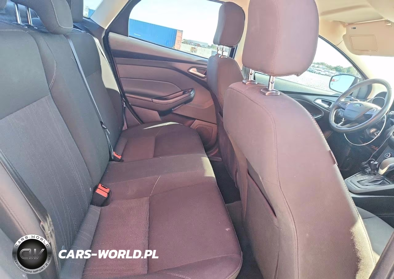 2017 Ford Focus Se VIN:1FADP3F22HL243090 - 10