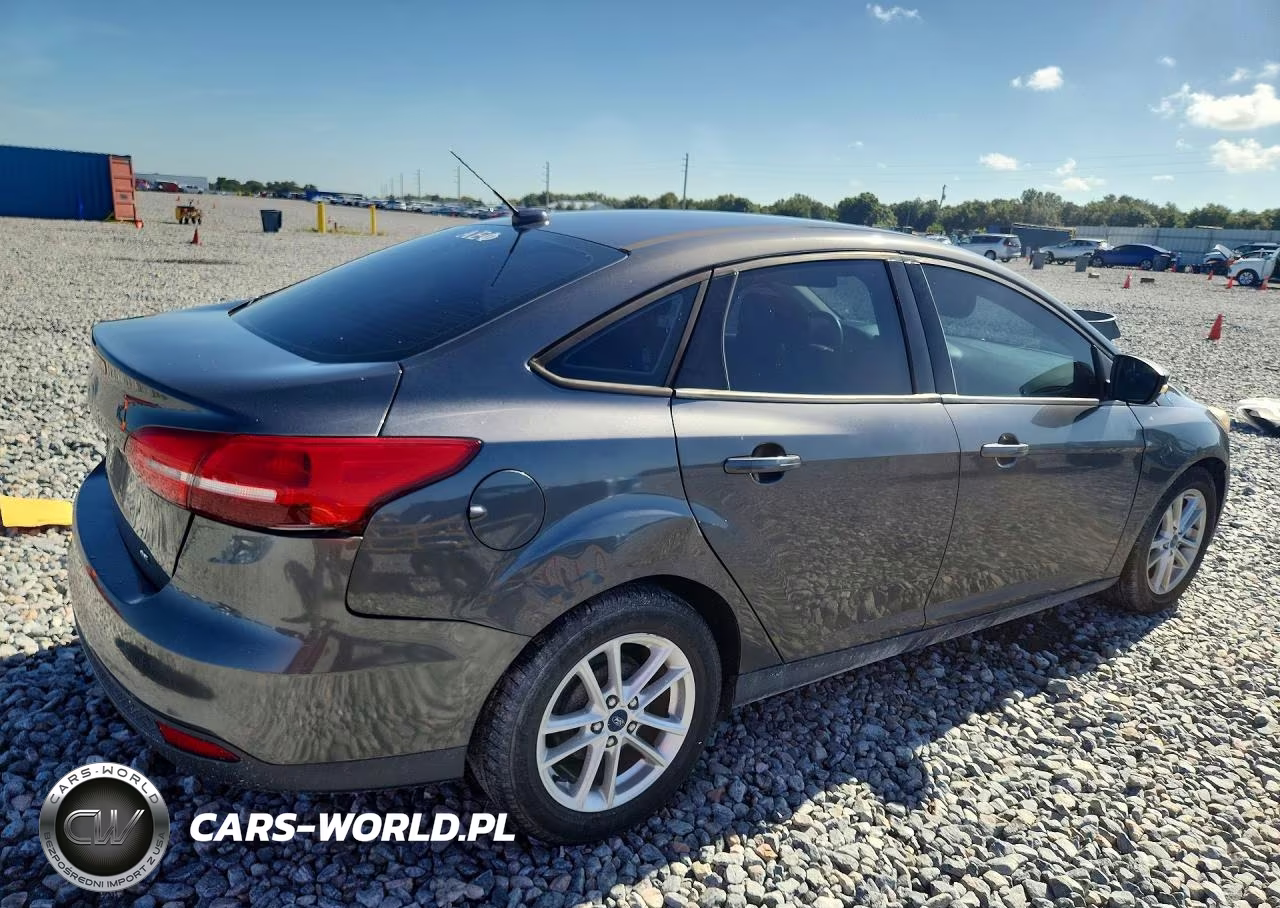 2017 Ford Focus Se VIN:1FADP3F22HL243090 - 3