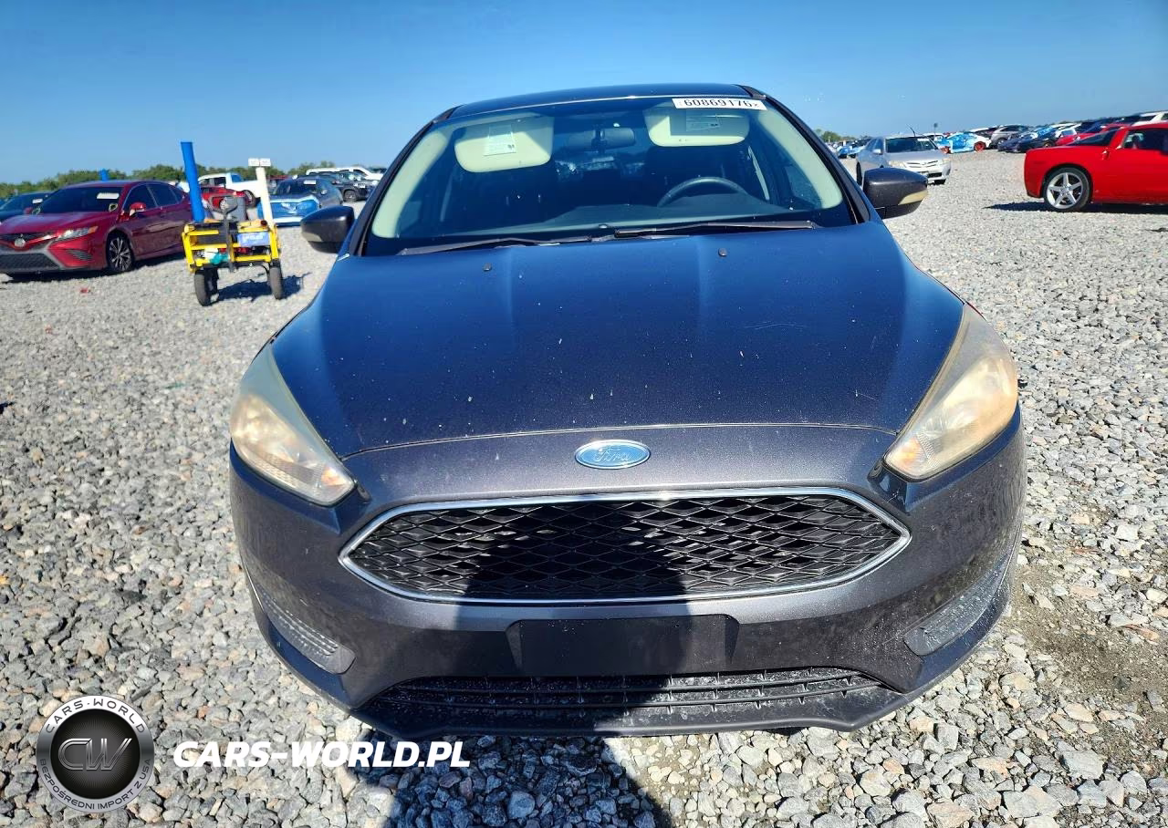 2017 Ford Focus Se VIN:1FADP3F22HL243090 - 5