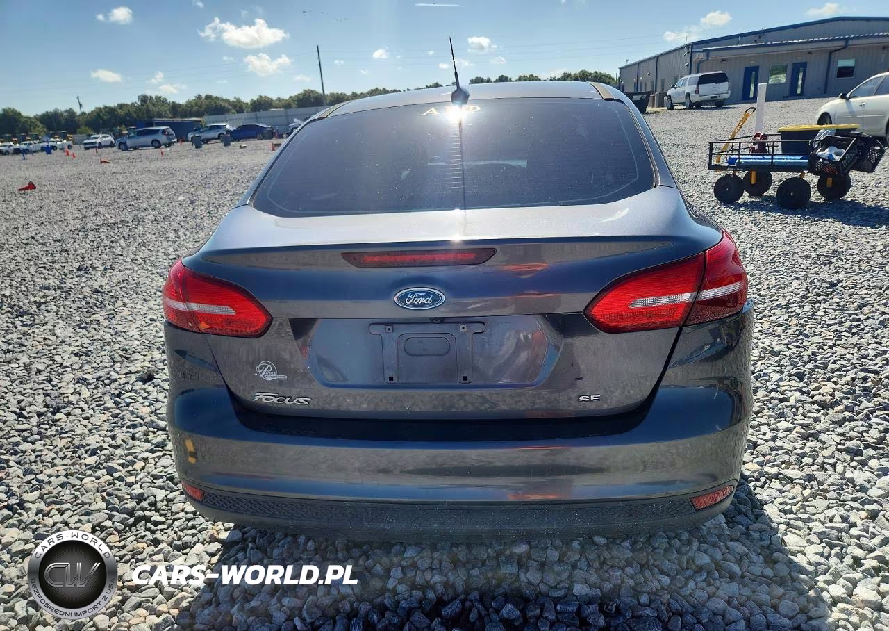 2017 Ford Focus Se VIN:1FADP3F22HL243090 - 6