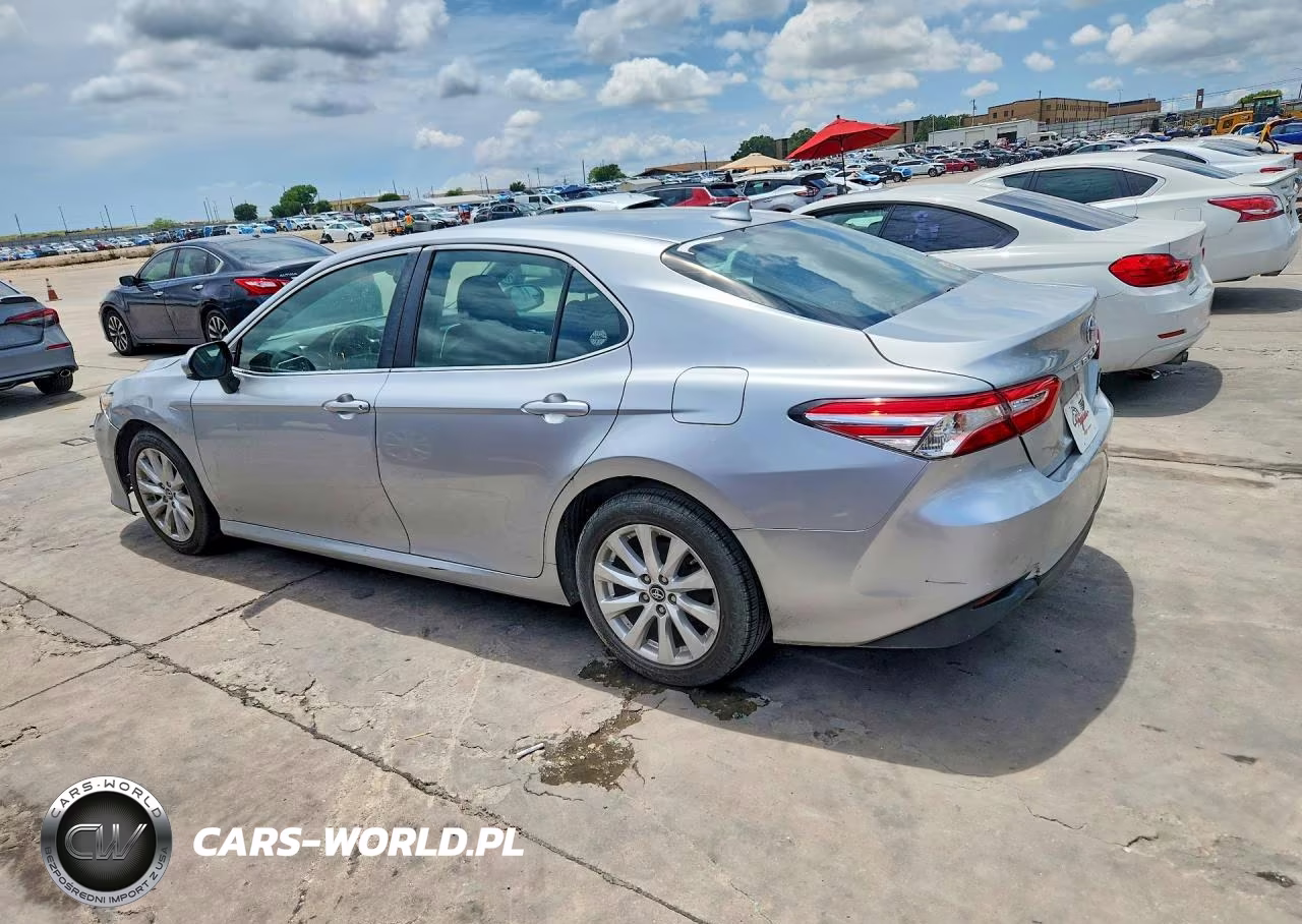 2018 Toyota Camry Le VIN:4T1B11HK7JU546155 - 2