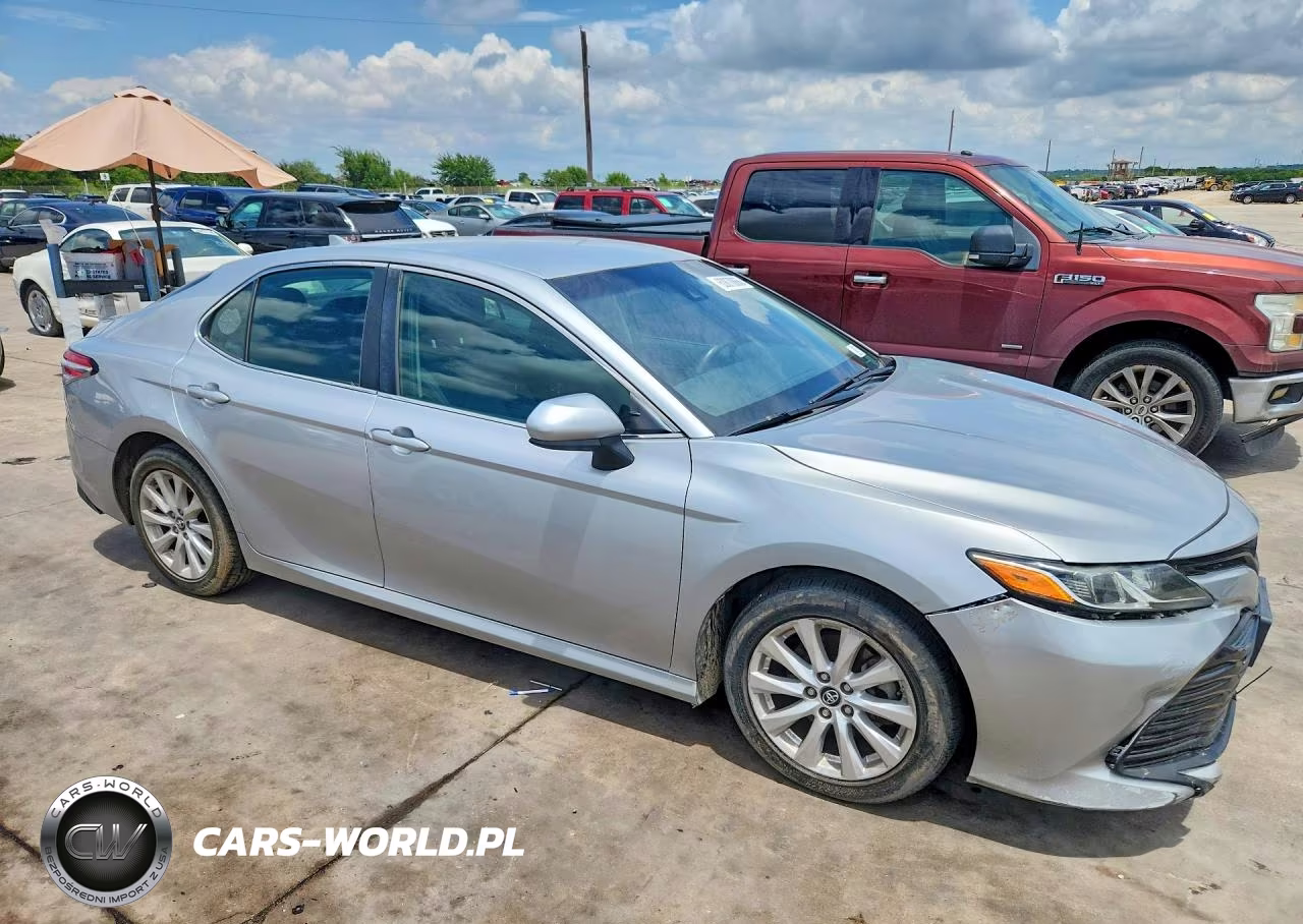 2018 Toyota Camry Le VIN:4T1B11HK7JU546155 - 4