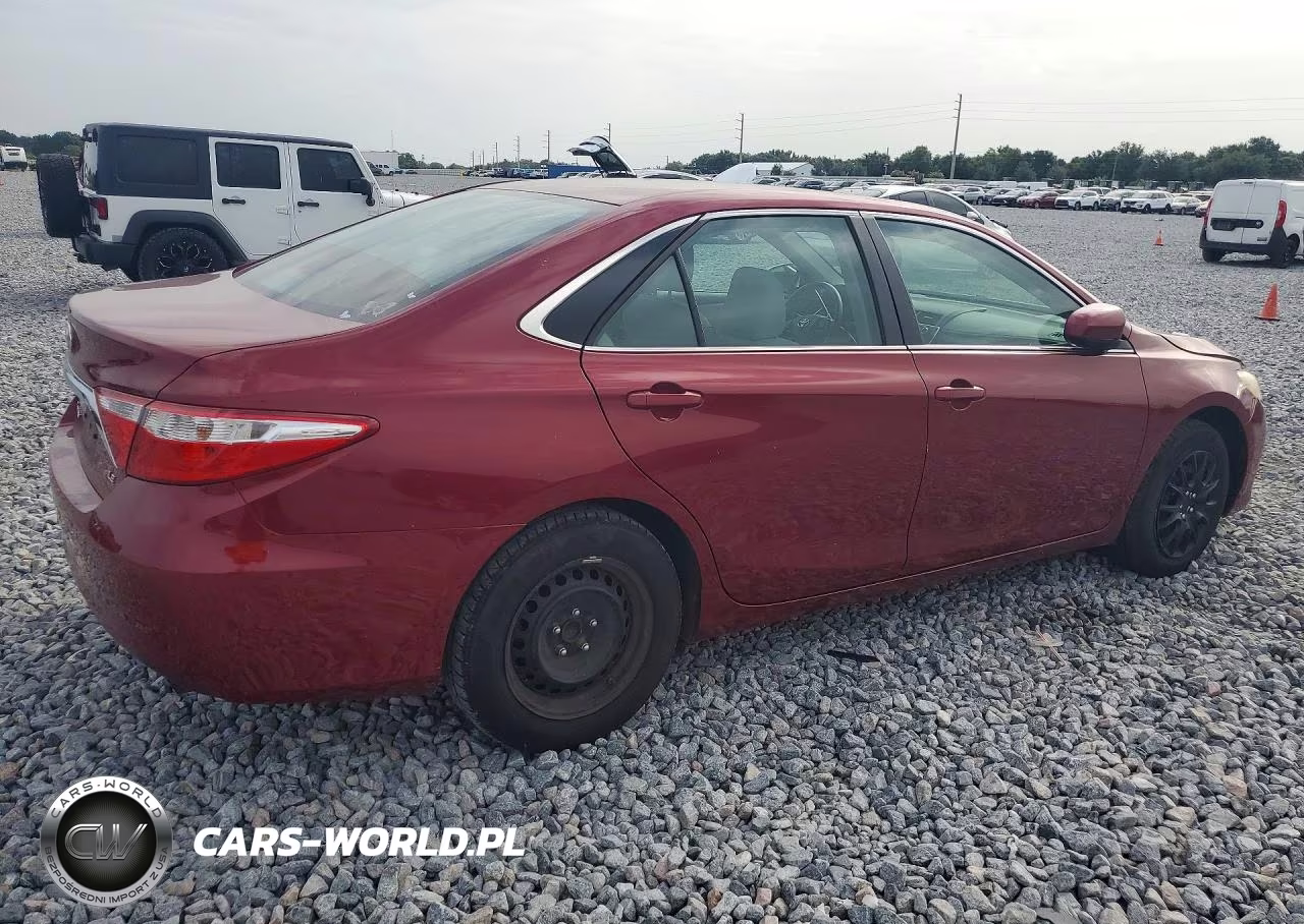 2015 Toyota Camry Le VIN:4T1BF1FK2FU988952 - 3