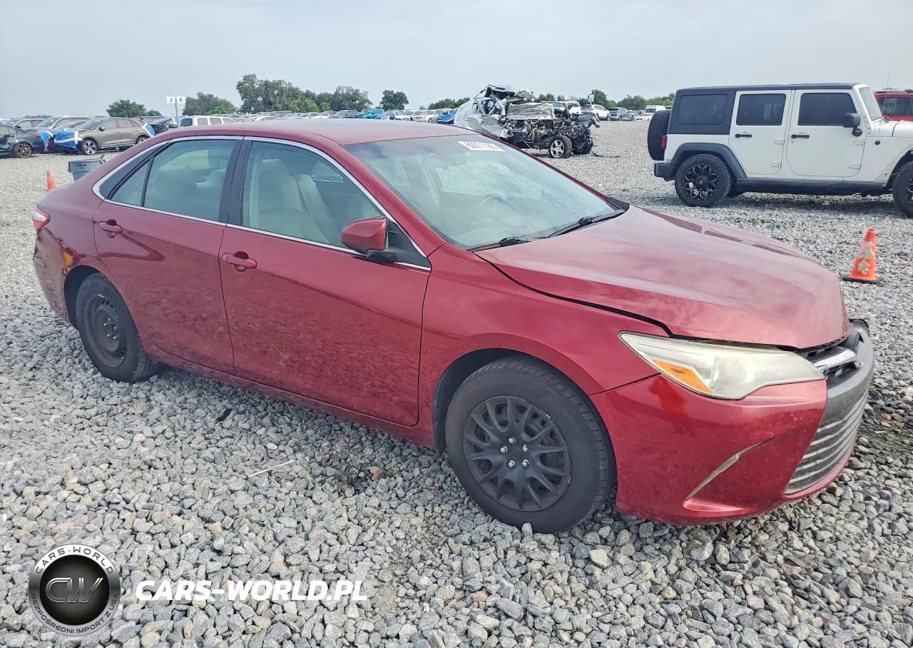 2015 Toyota Camry Le VIN:4T1BF1FK2FU988952 - 4