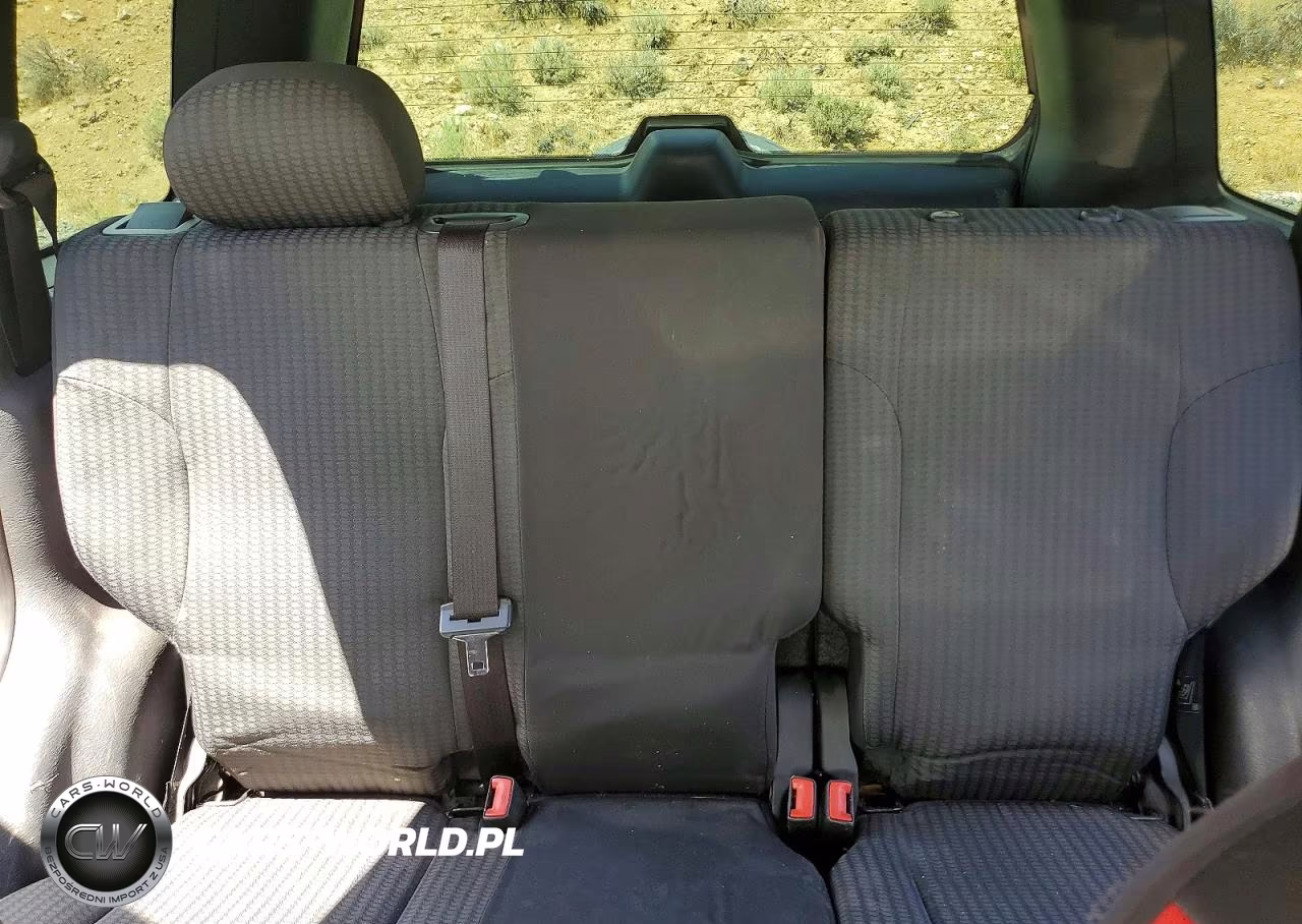 2004 Jeep Liberty Sport VIN:1J4GL48K74W327608 - 10