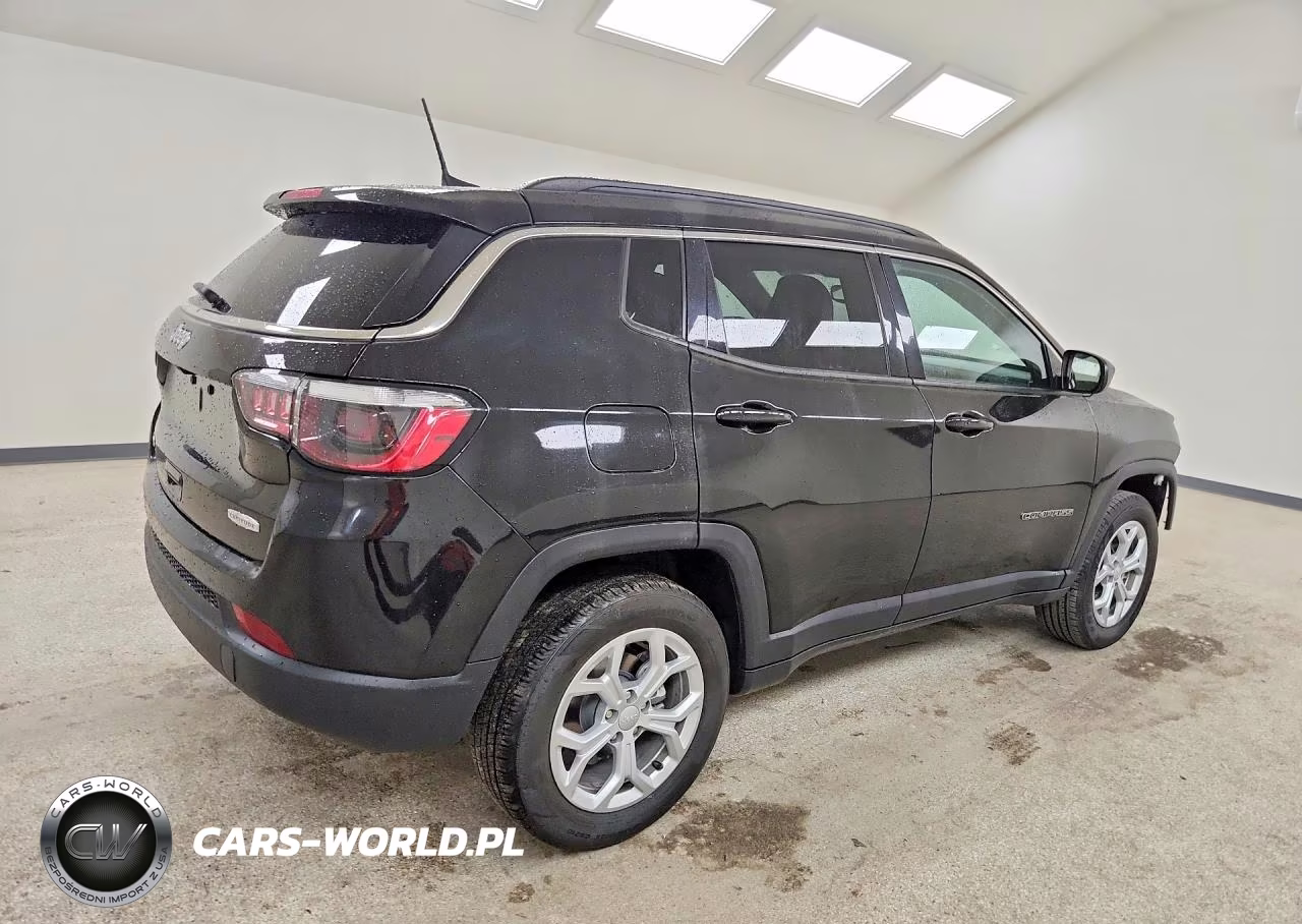 2024 Jeep Compass Latitude VIN:3C4NJDBN7RT110756 - 3