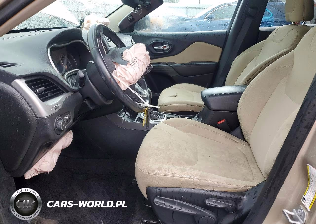 2015 Jeep Cherokee VIN:1C4PJLCB7FW590097 - 7