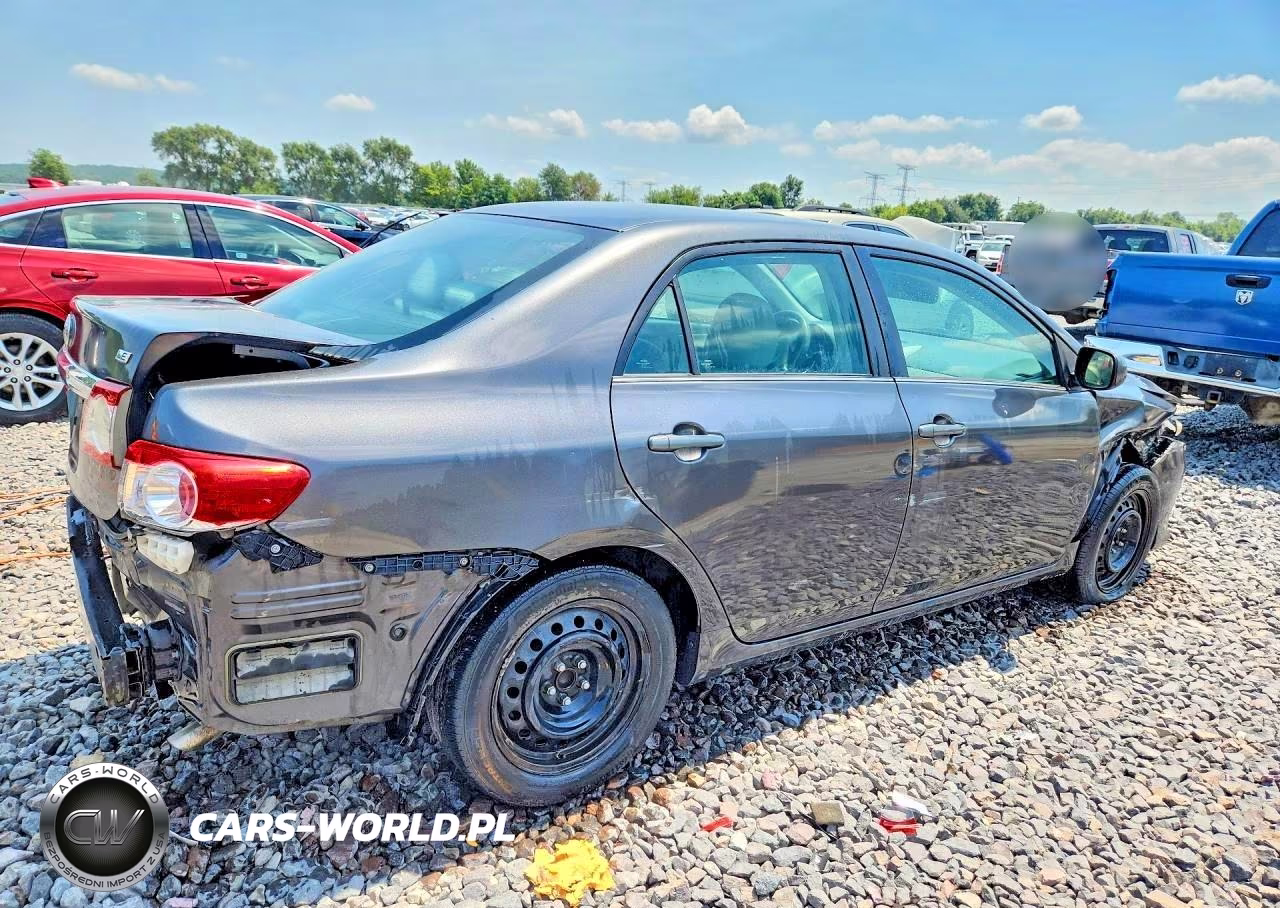 2013 Toyota Corolla Le VIN:2T1BU4EE8DC095816 - 3