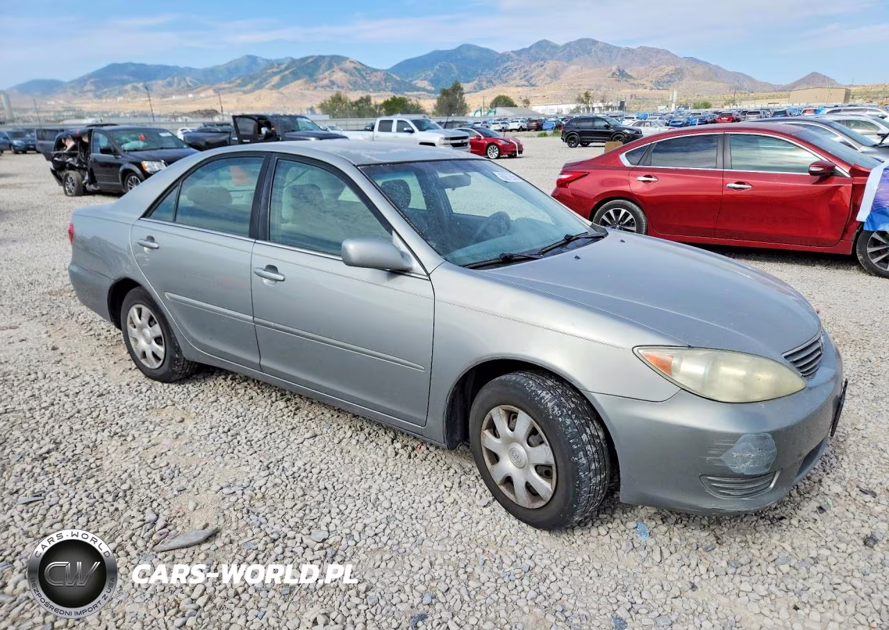 2005 Toyota Camry Le VIN:4T1BE32K55U525853 - 4