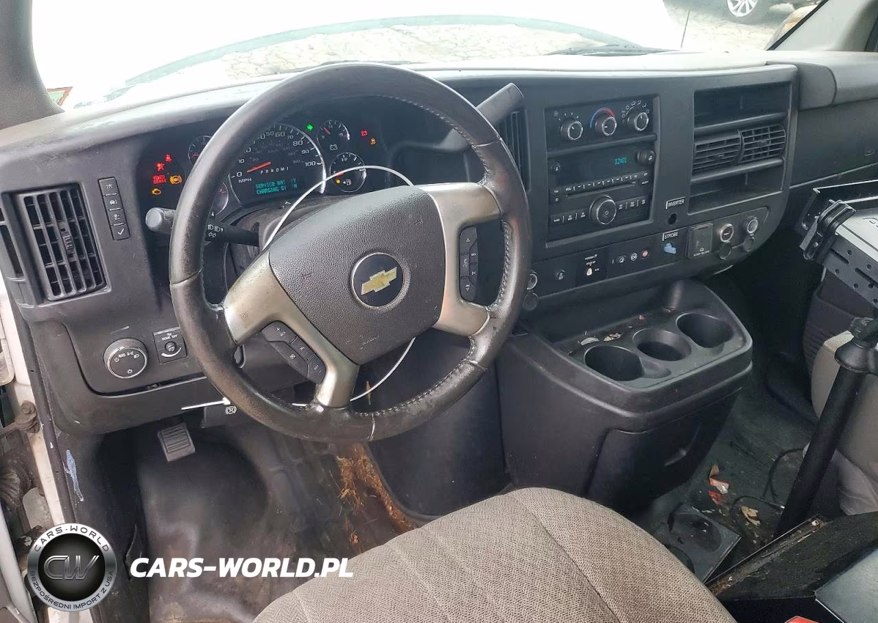 2015 Chevrolet Express G2500 VIN:1GCWGFCF8F1161093 - 8