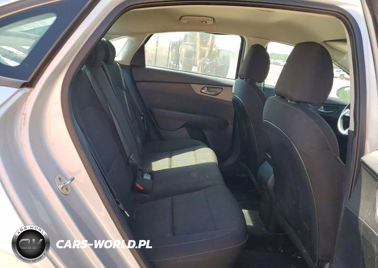 2021 Kia Forte VIN:3KPF24AD9ME269799 - 10