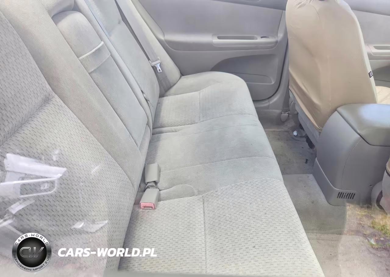 2002 Toyota Camry Le VIN:JTDBE32KX20098824 - 10