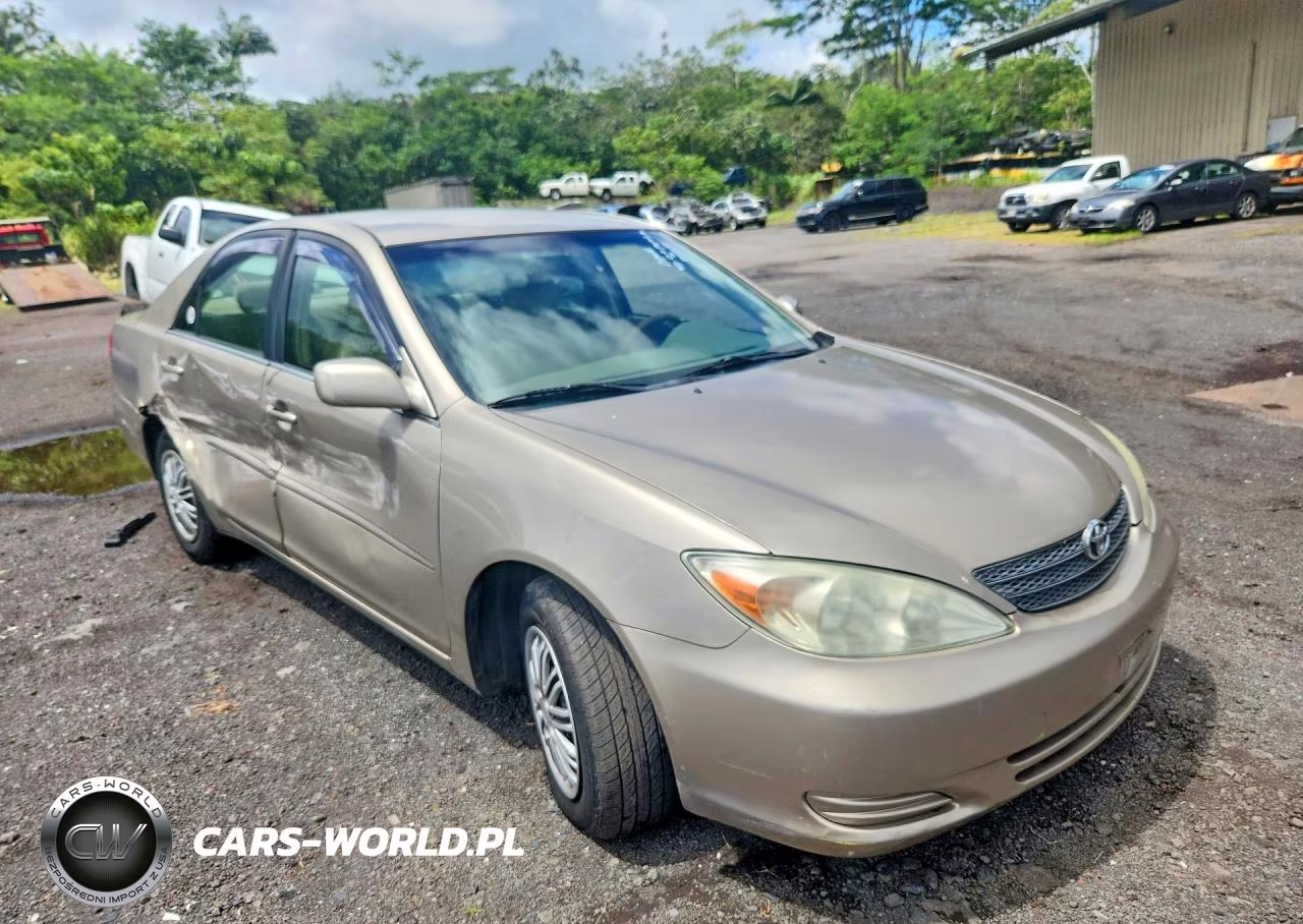 2002 Toyota Camry Le VIN:JTDBE32KX20098824 - 4
