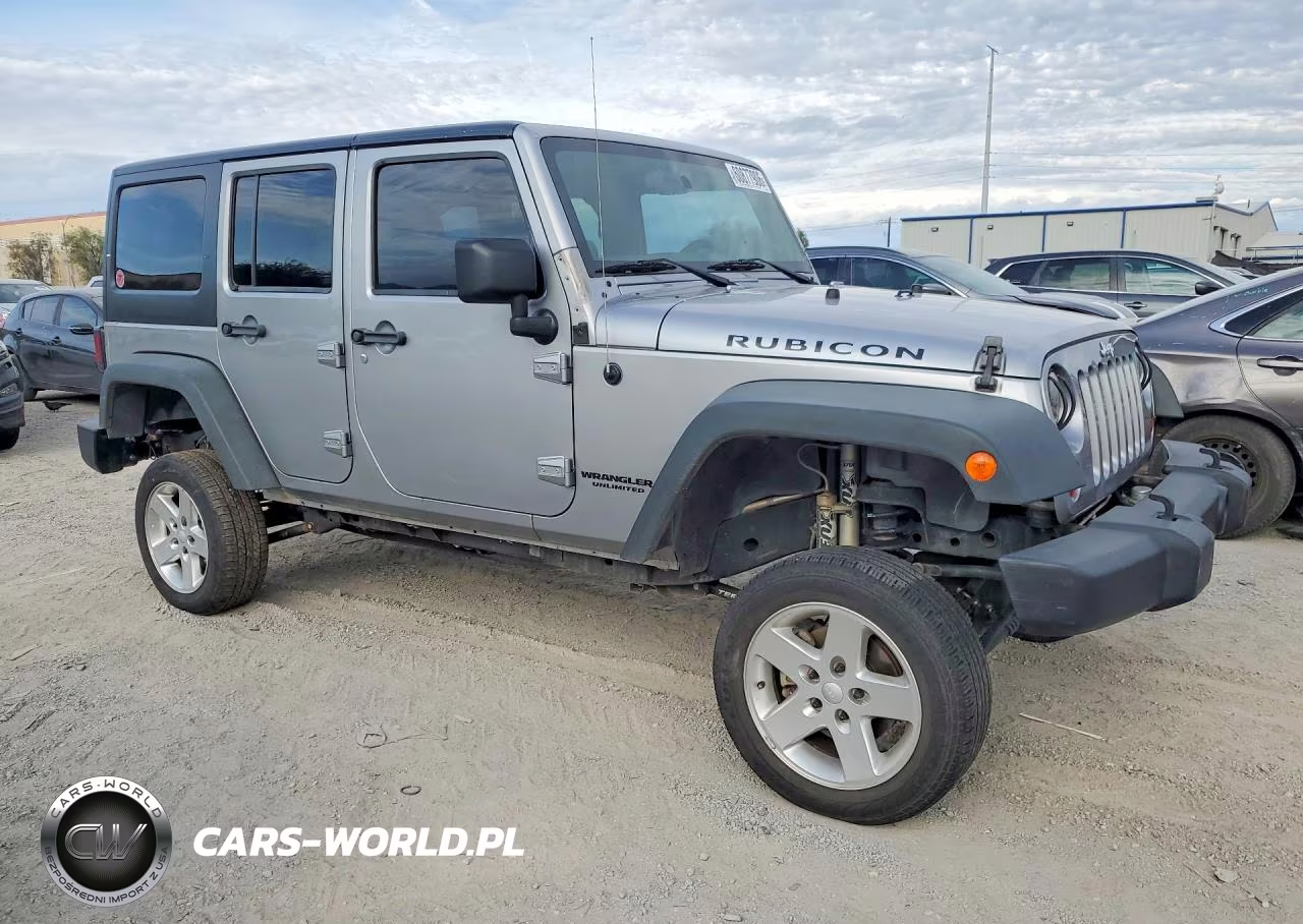 2013 Jeep Wrangler Unlimited Rubicon VIN:1C4BJWFG7DL588156 - 4