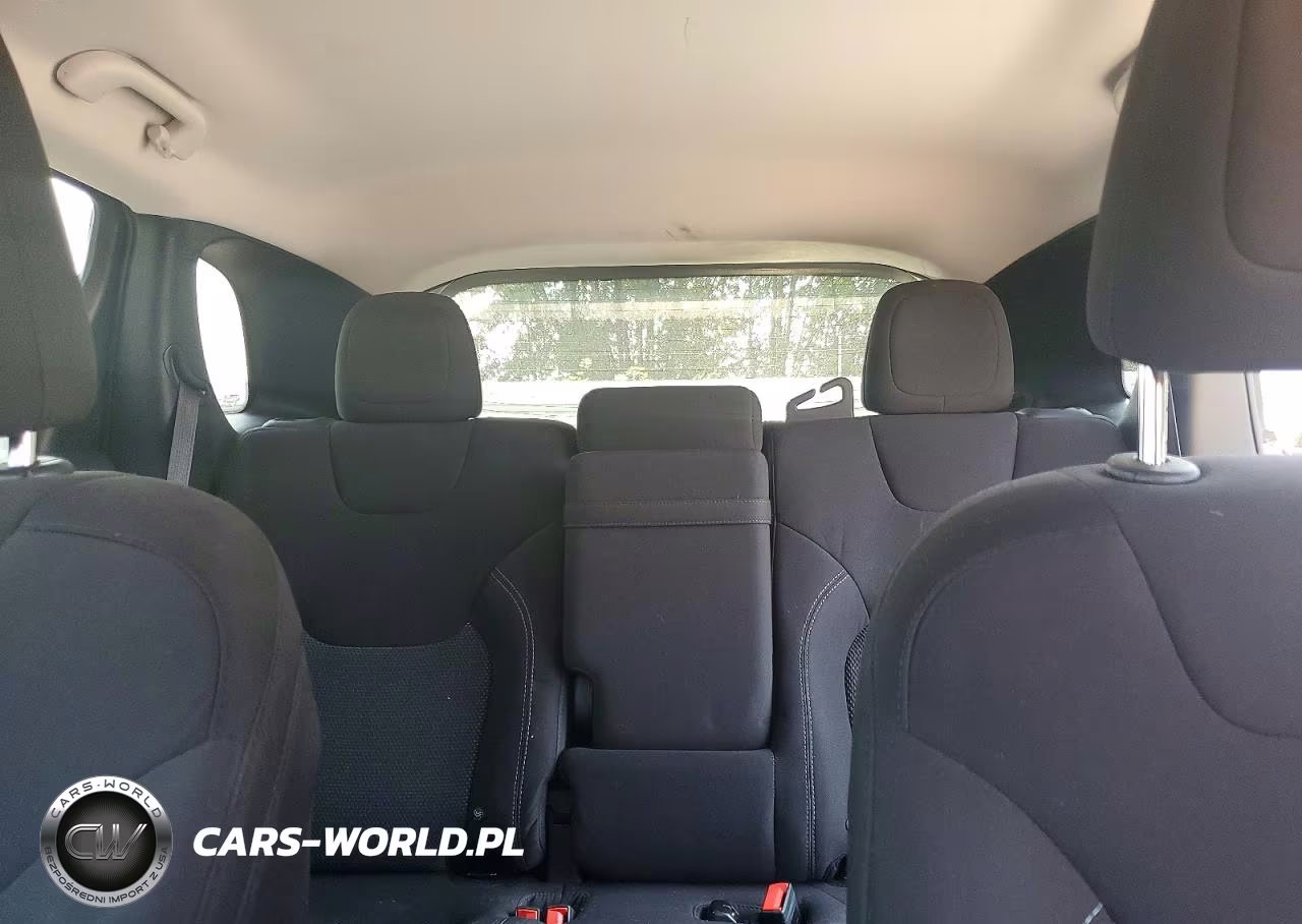 2019 Jeep Cherokee Latitude VIN:1C4PJLCX6KD111119 - 10