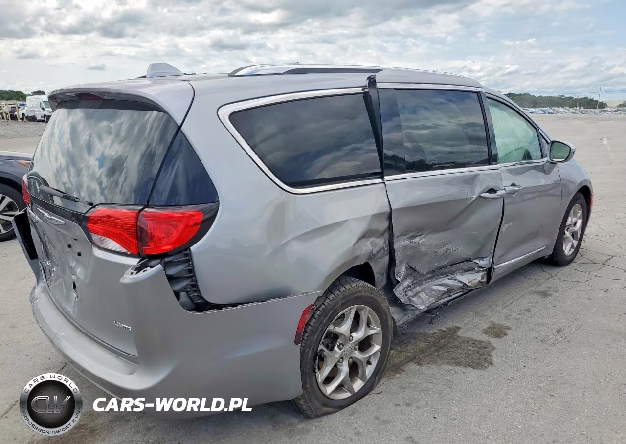 2018 Chrysler Pacifica Limited VIN:2C4RC1GG9JR314504 - 3