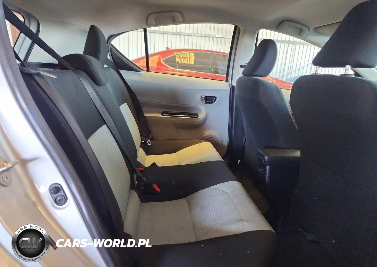 2013 Toyota Prius C Three VIN:JTDKDTB31D1539880 - 10