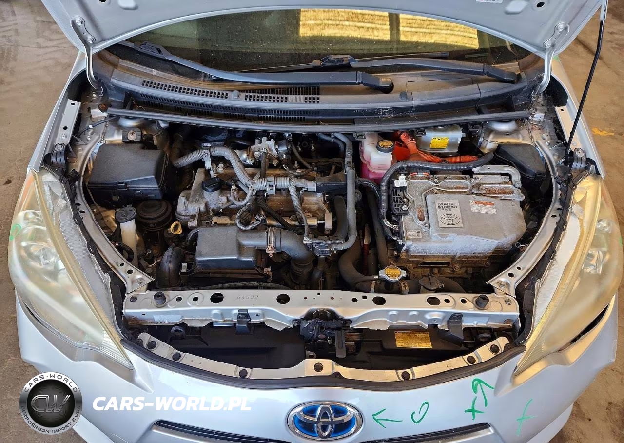 2013 Toyota Prius C Three VIN:JTDKDTB31D1539880 - 11