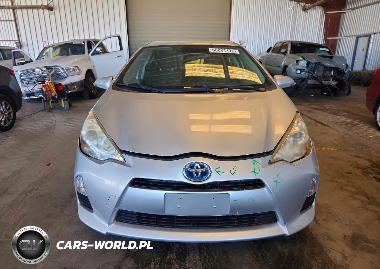 2013 Toyota Prius C Three VIN:JTDKDTB31D1539880 - 5