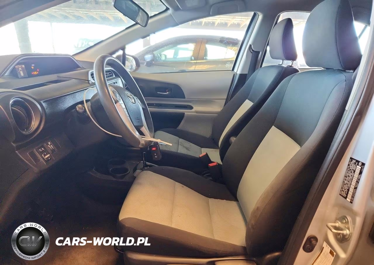 2013 Toyota Prius C Three VIN:JTDKDTB31D1539880 - 7