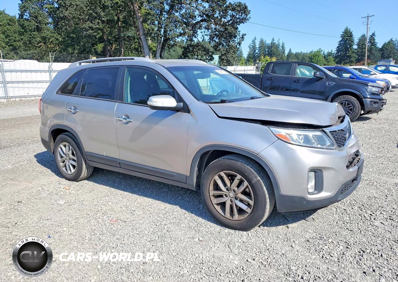 2014 Kia Sorento Lx VIN:5XYKT4A60EG461033 - 4