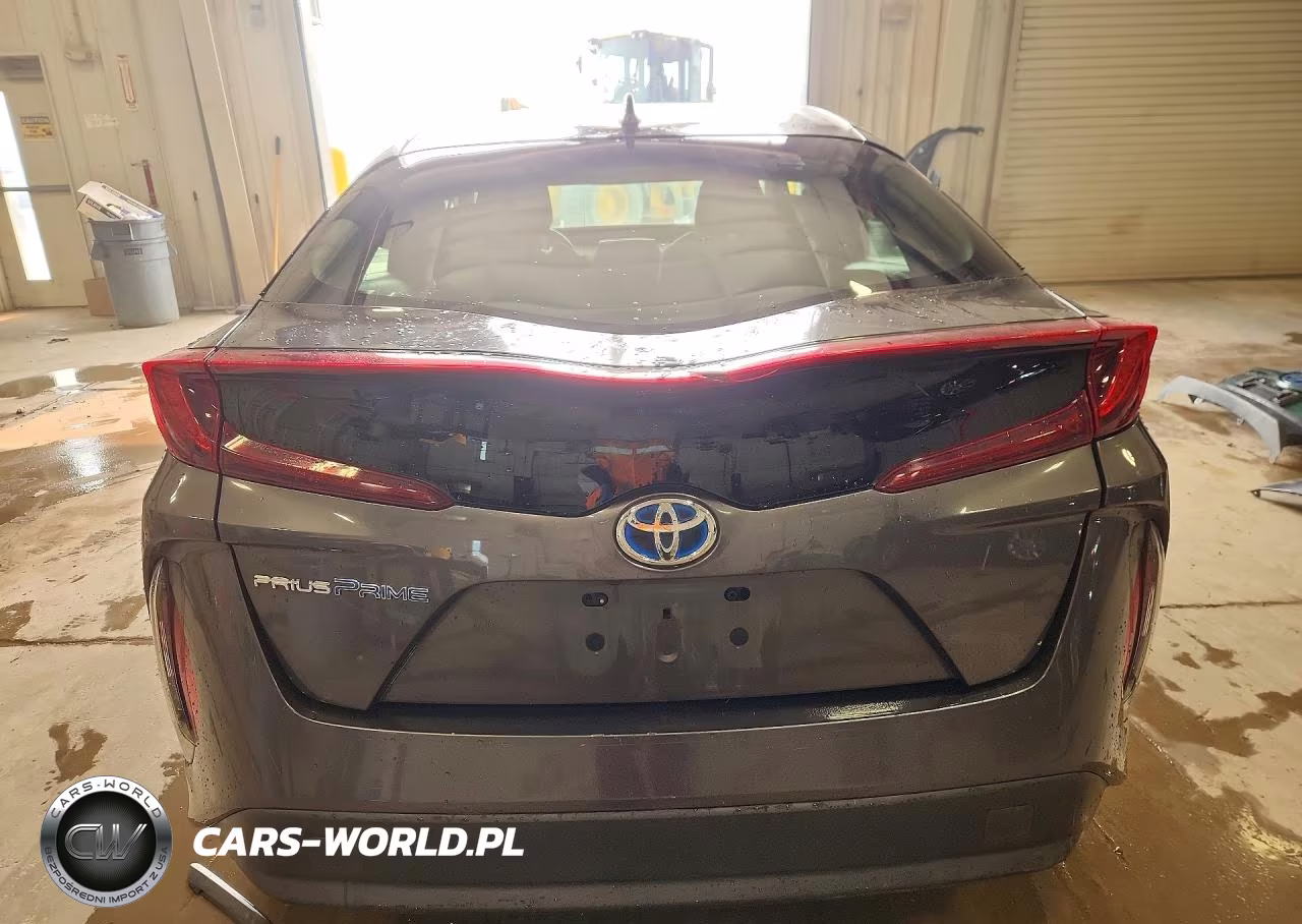 2017 Toyota Prius Prime Plus VIN:JTDKARFP8H3044594 - 6