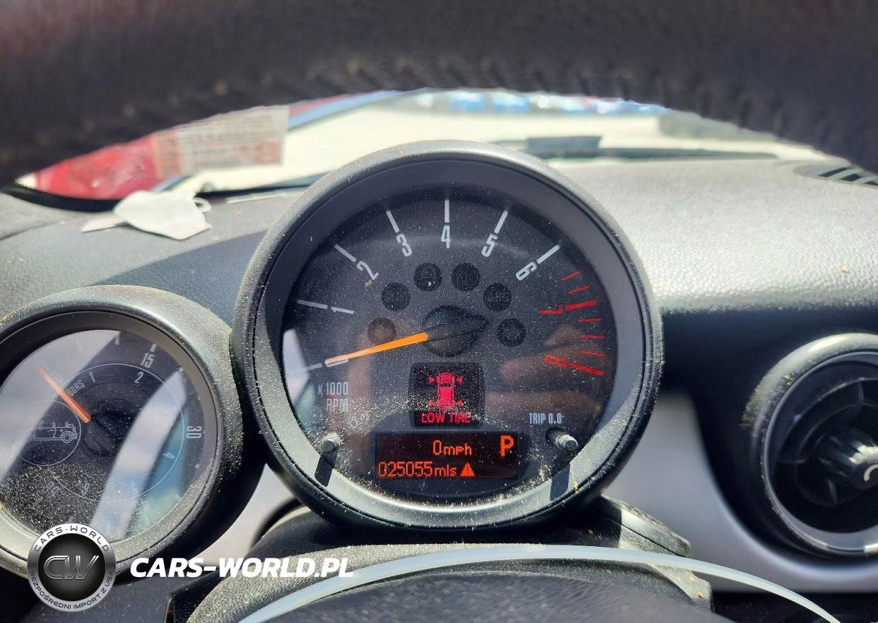 2015 Mini Cooper VIN:WMWZN3C53FT861646 - 9
