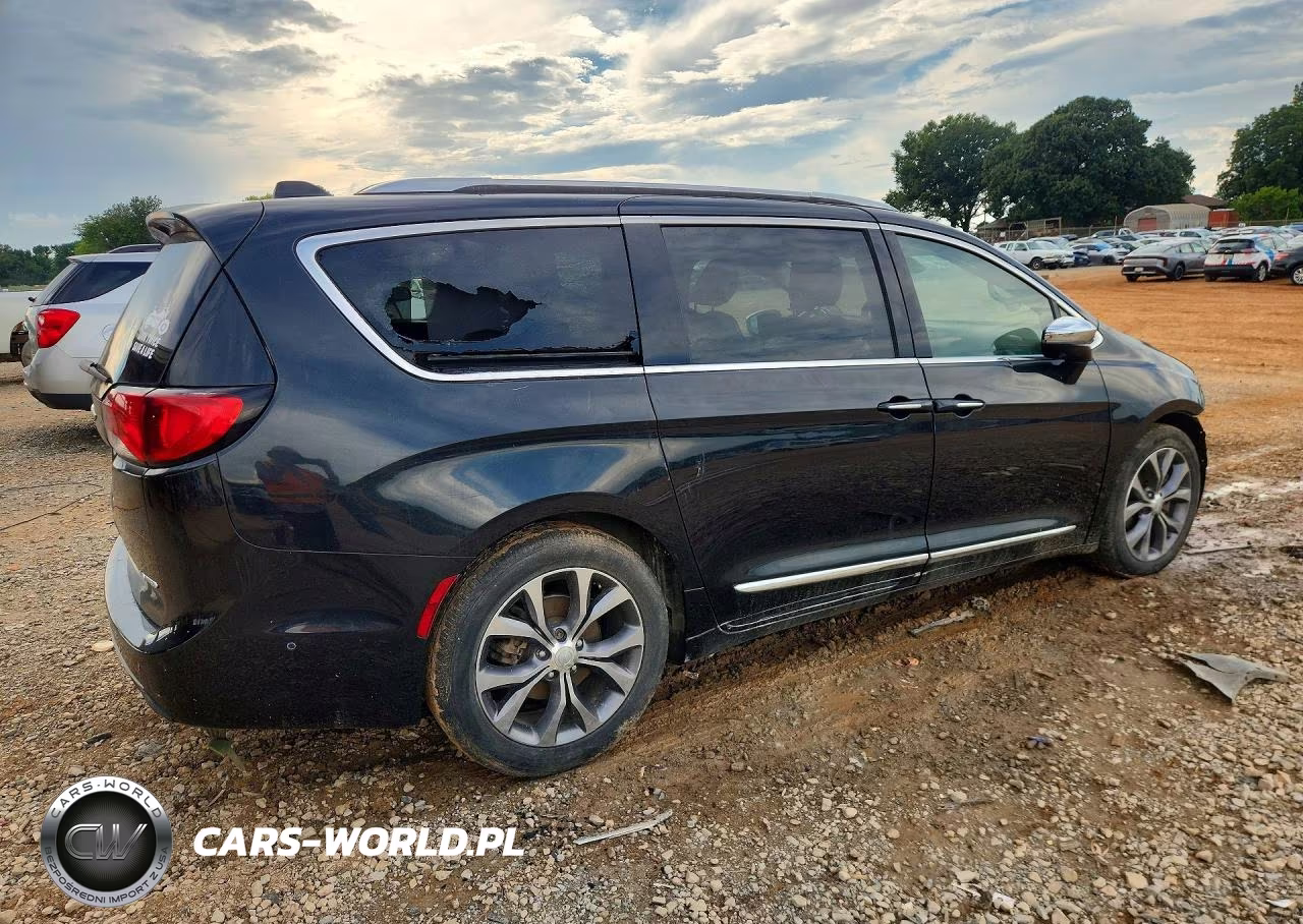 2017 Chrysler Pacifica Limited VIN:2C4RC1GG1HR633132 - 3