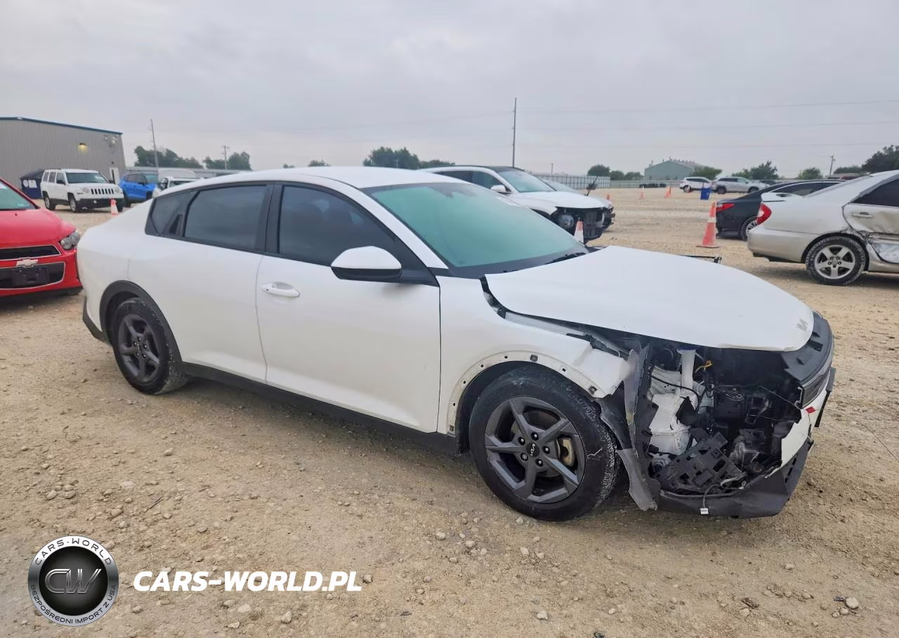 2025 Kia K4 Lxs VIN:3KPFT4DE0SE020001 - 4