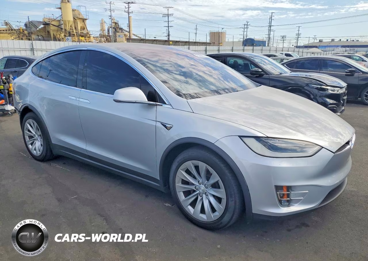 2018 Tesla Model X VIN:5YJXCBE29JF101973 - 4