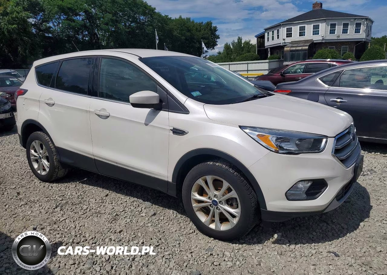 2017 Ford Escape Se VIN:1FMCU9GDXHUB11587 - 4
