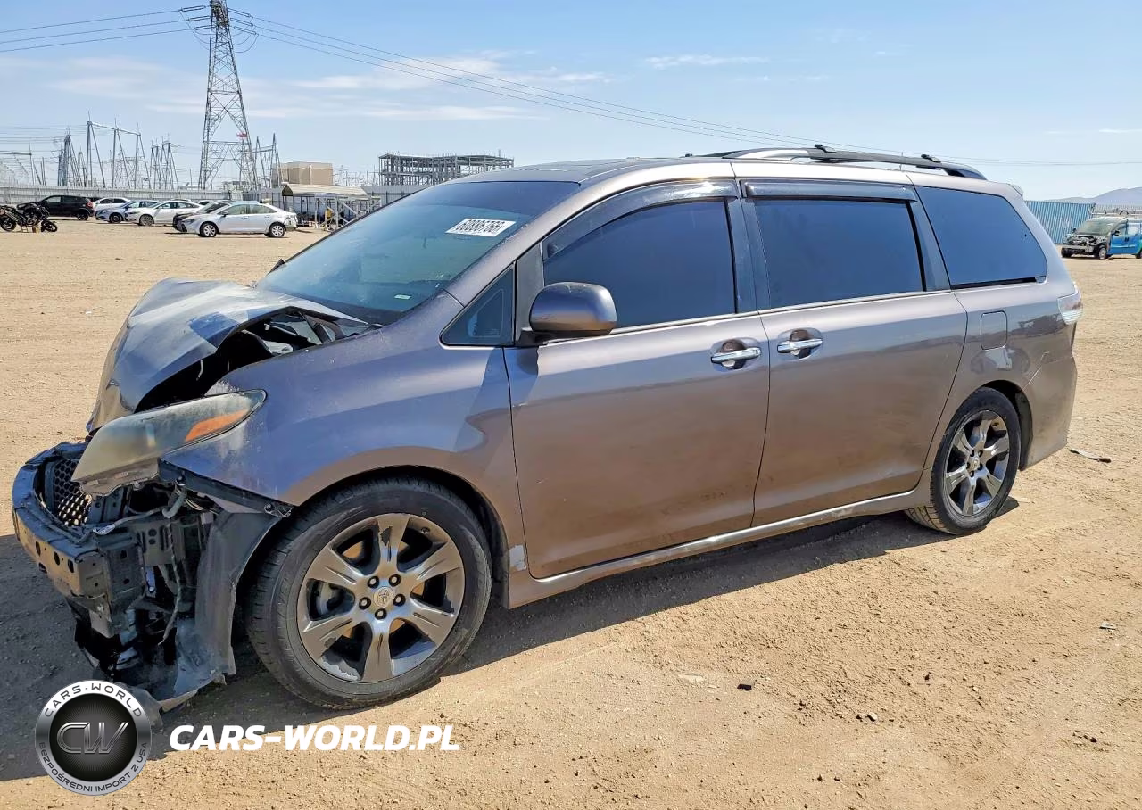 2015 Toyota Sienna Sport – zdjęcie 1 z 13