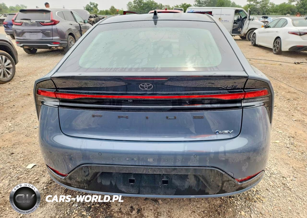 2026 Toyota Prius Xle VIN:JTDACAAUXT3082339 - 6