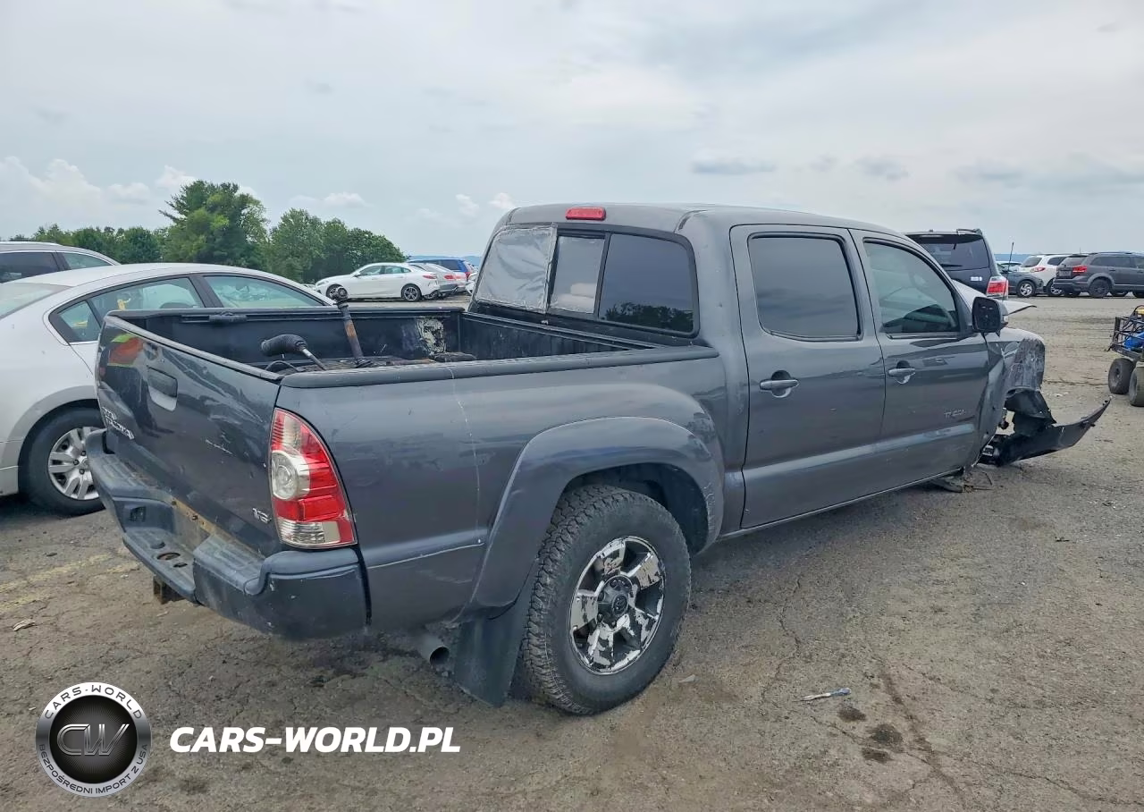 2013 Toyota Tacoma Double Cab VIN:3TMLU4EN0DM110840 - 3