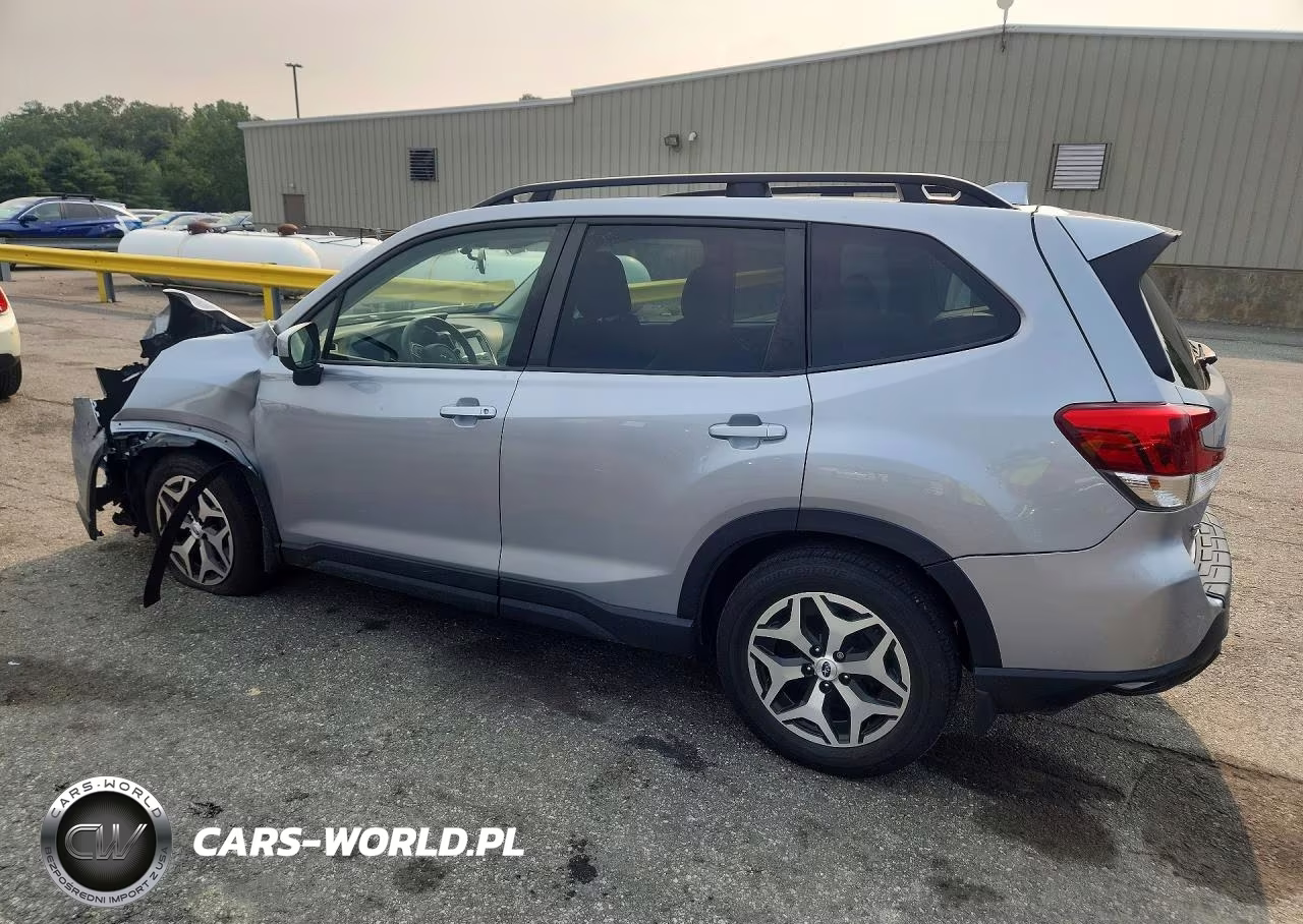 2023 Subaru Forester Premium VIN:JF2SKAEC4PH454762 - 2