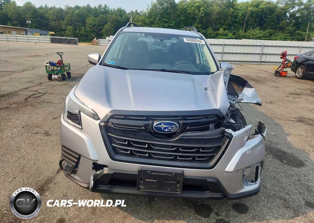 2023 Subaru Forester Premium VIN:JF2SKAEC4PH454762 - 5