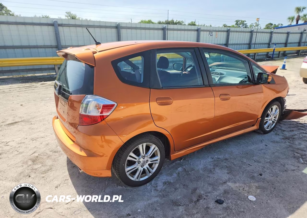 2010 Honda Fit Sport VIN:JHMGE8H43AS008975 - 3