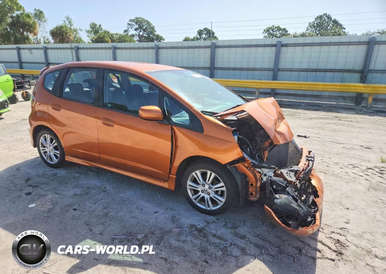 2010 Honda Fit Sport VIN:JHMGE8H43AS008975 - 4