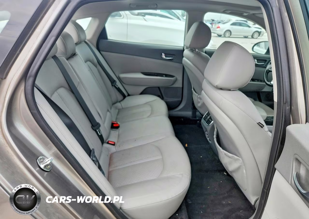 2018 Kia Optima VIN:5XXGU4L39JG203694 - 10